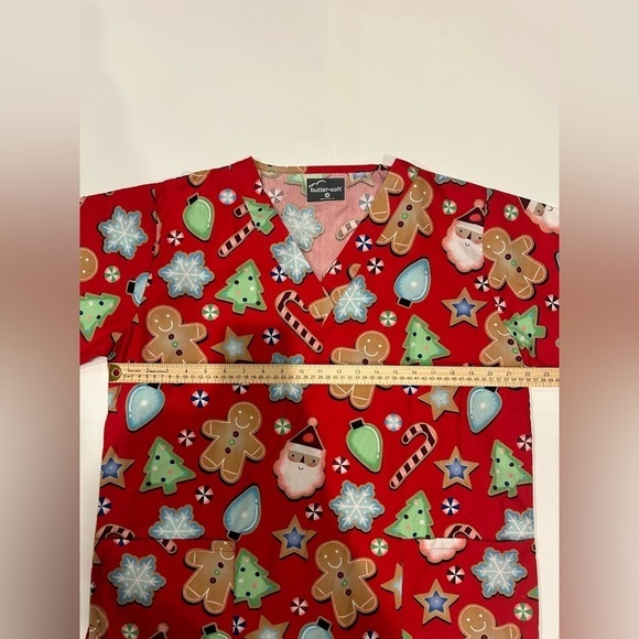 Butter Soft Scrub Top Medium Christmas Red - Picture 5 of 7